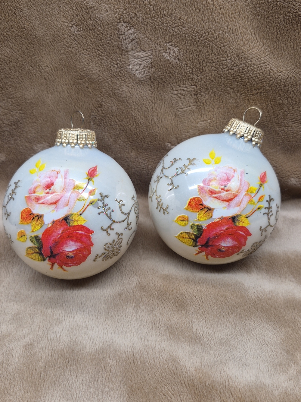 VINTAGE KREBS BALLS Christmas Ornaments Roses Glitter